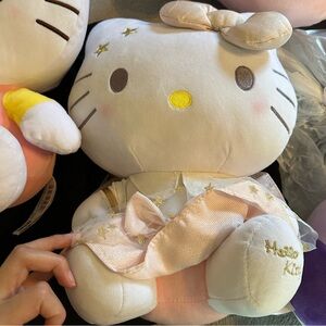 Hello kitty plushie